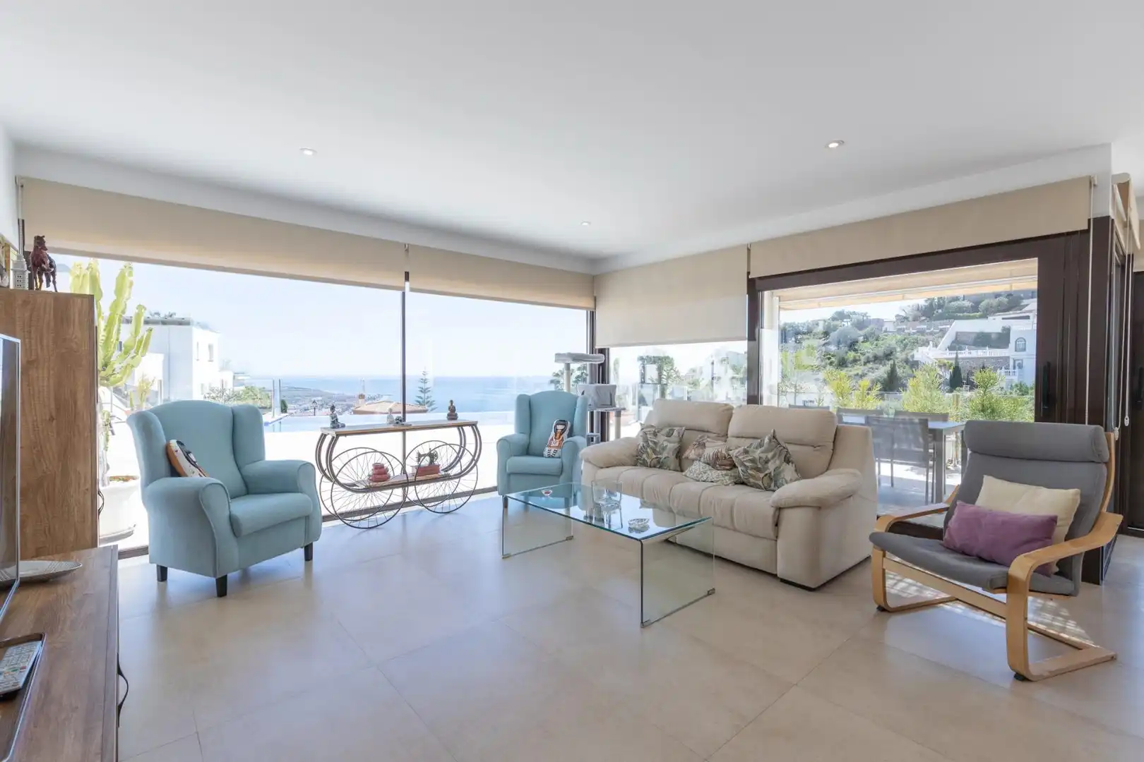Sala d'estar de Casa o xalet en venda en Salobreña amb Aire condicionat, Jardí privat i Piscina
