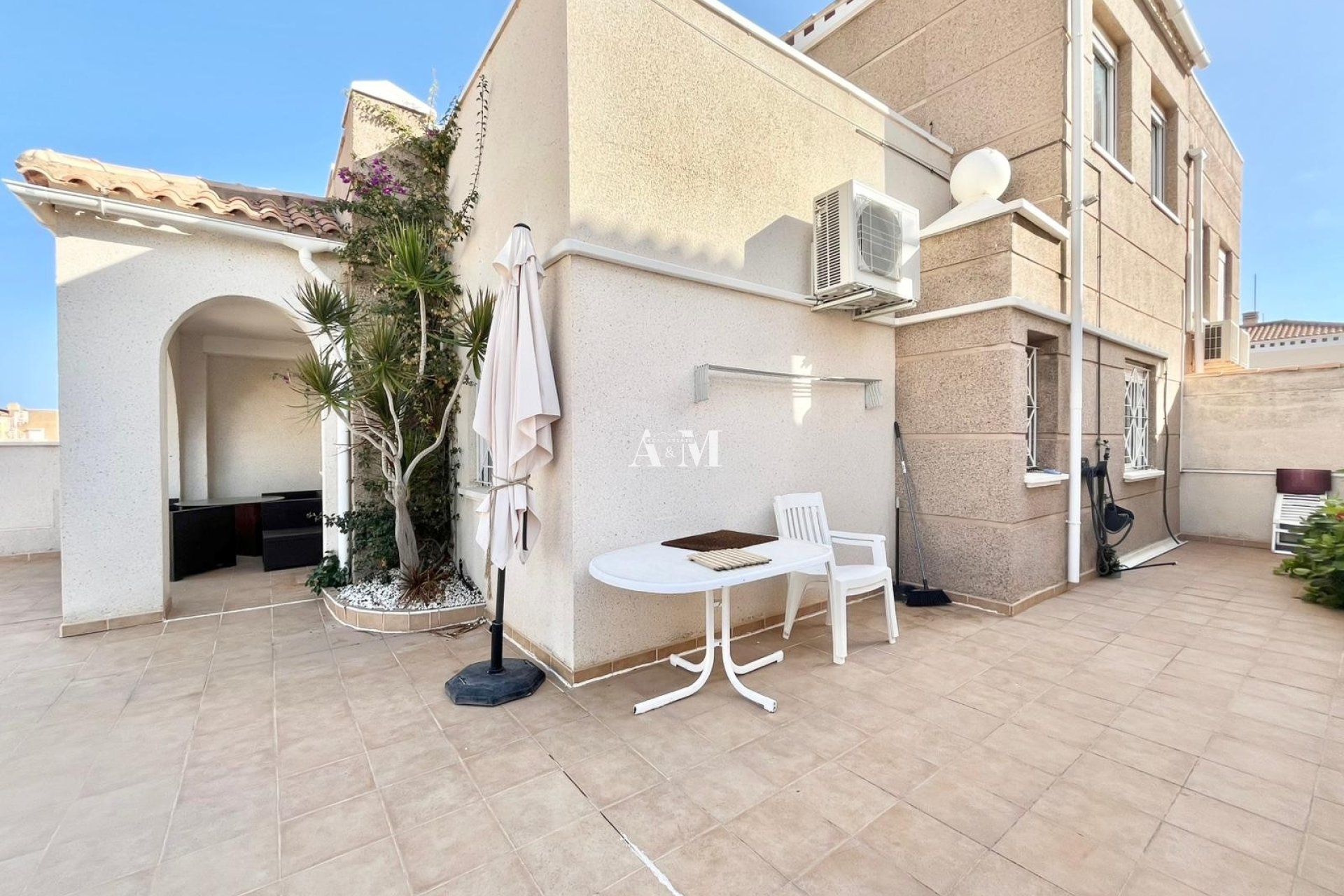 Terrace of Single-family semi-detached to rent in Torrevieja  with Air Conditioner, Heating and Private garden