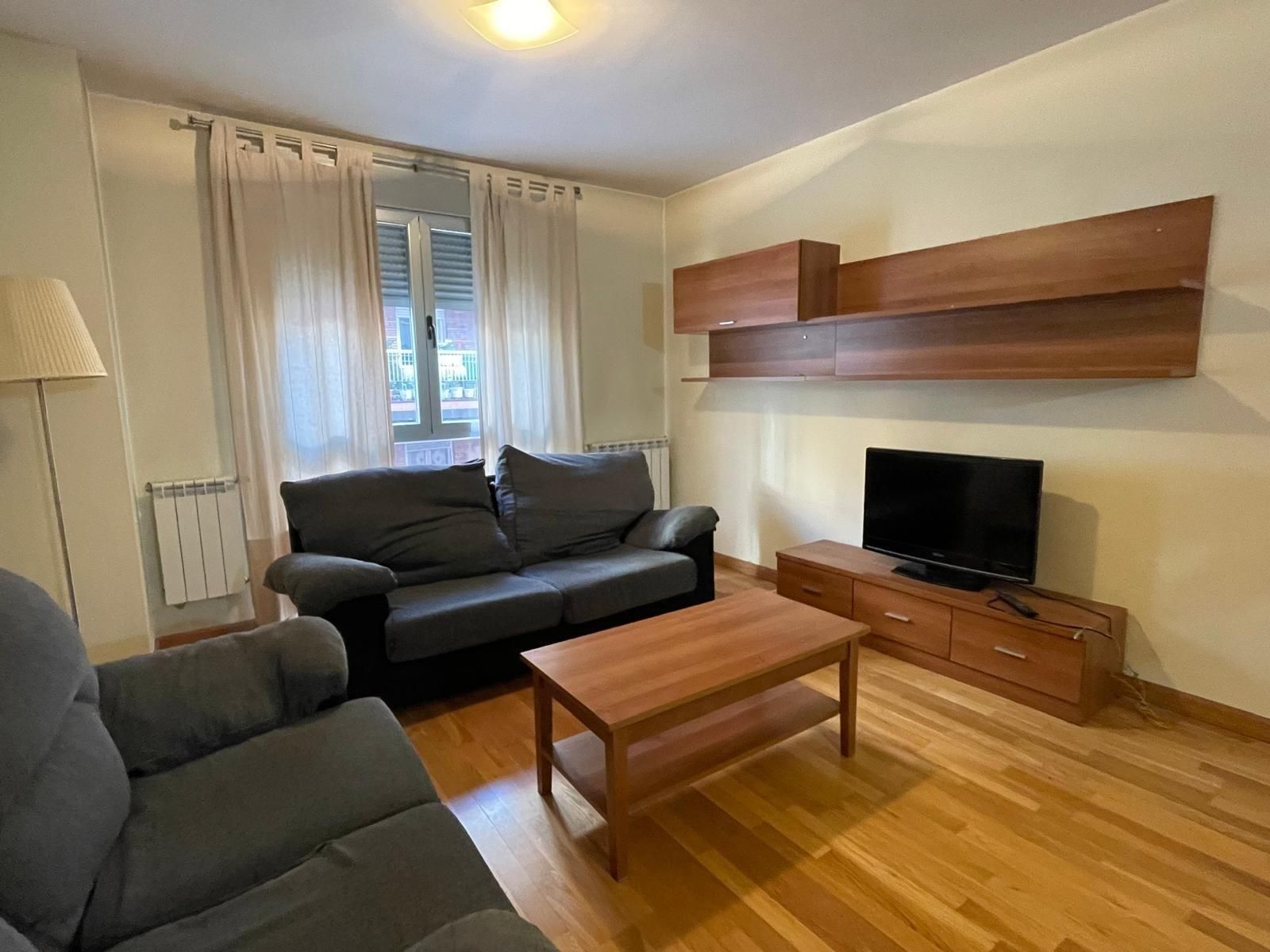 Sala d'estar de Apartament en venda en Ponferrada amb Calefacció