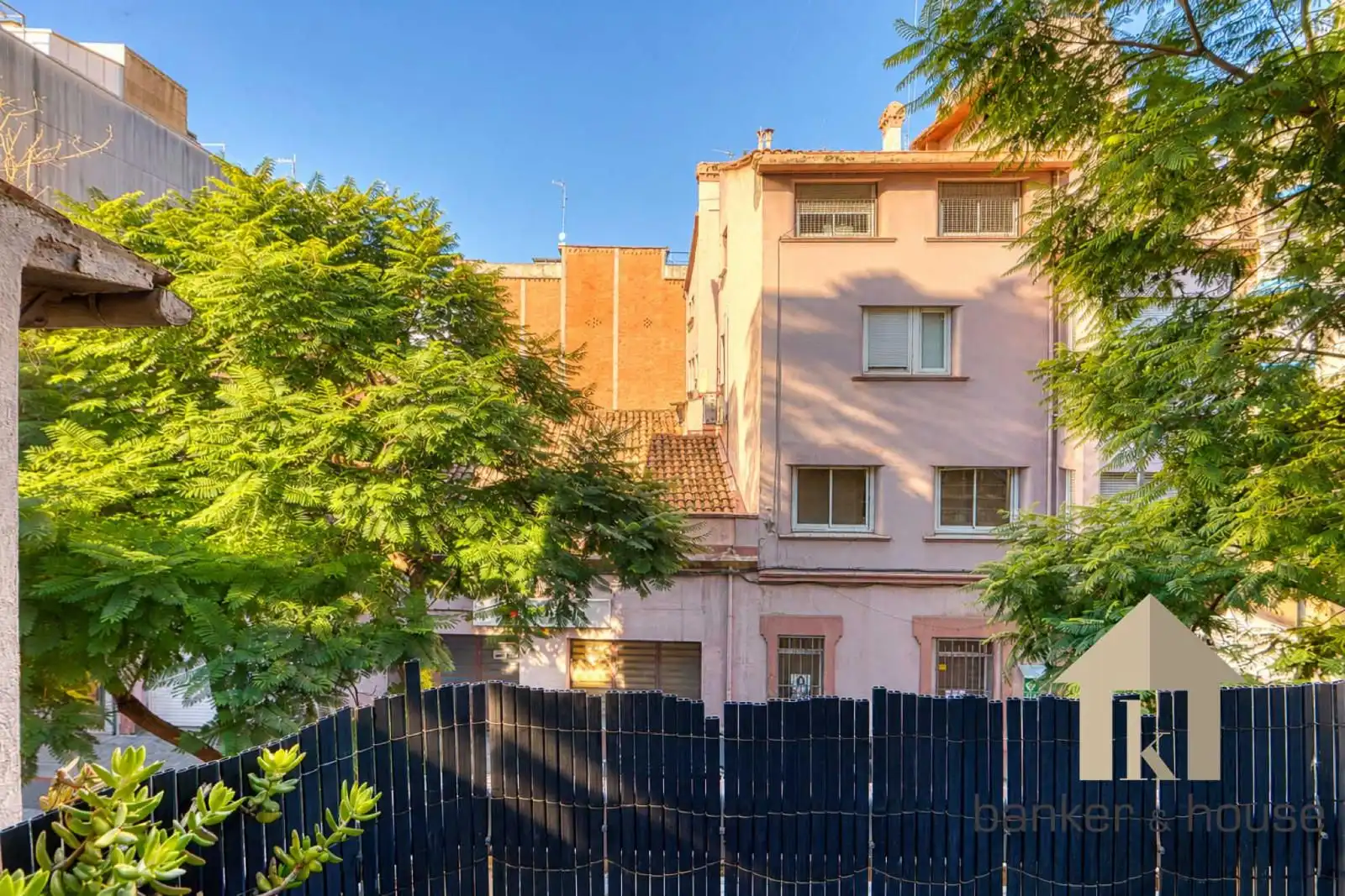 Vista exterior de Pis en venda en Cerdanyola del Vallès amb Calefacció i Terrassa