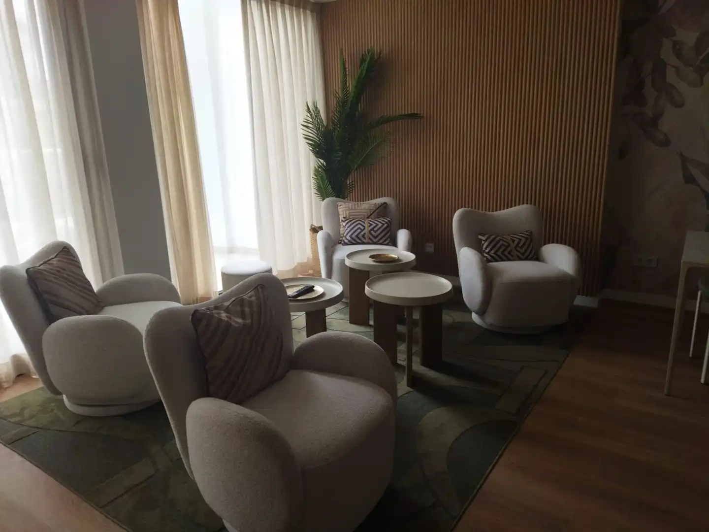Sala d'estar de Apartament de lloguer en Estepona amb Aire condicionat, Terrassa i Traster