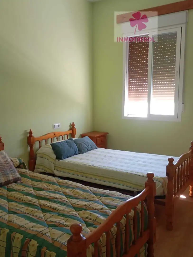 Dormitori de Casa o xalet en venda en Carrión de los Céspedes amb Jardí privat, Parquet i Piscina