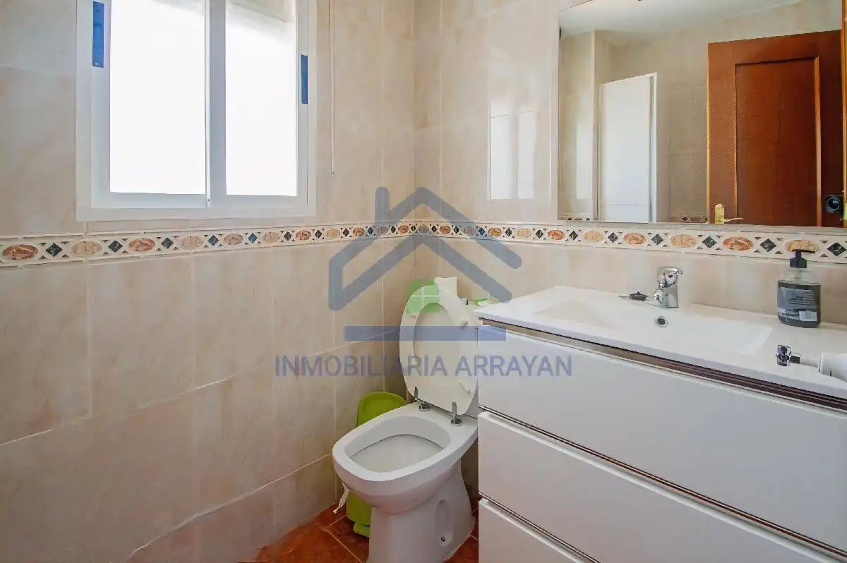 Bathroom of Houses for sale in Churriana de la Vega  with Air Conditioner, Heating and Terrace
