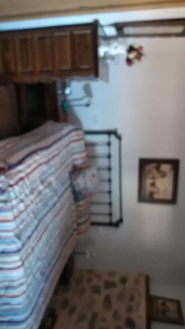 Dormitori de Finca rústica per a compartir en Casasbuenas amb Aire condicionat, Jardí privat i Parquet
