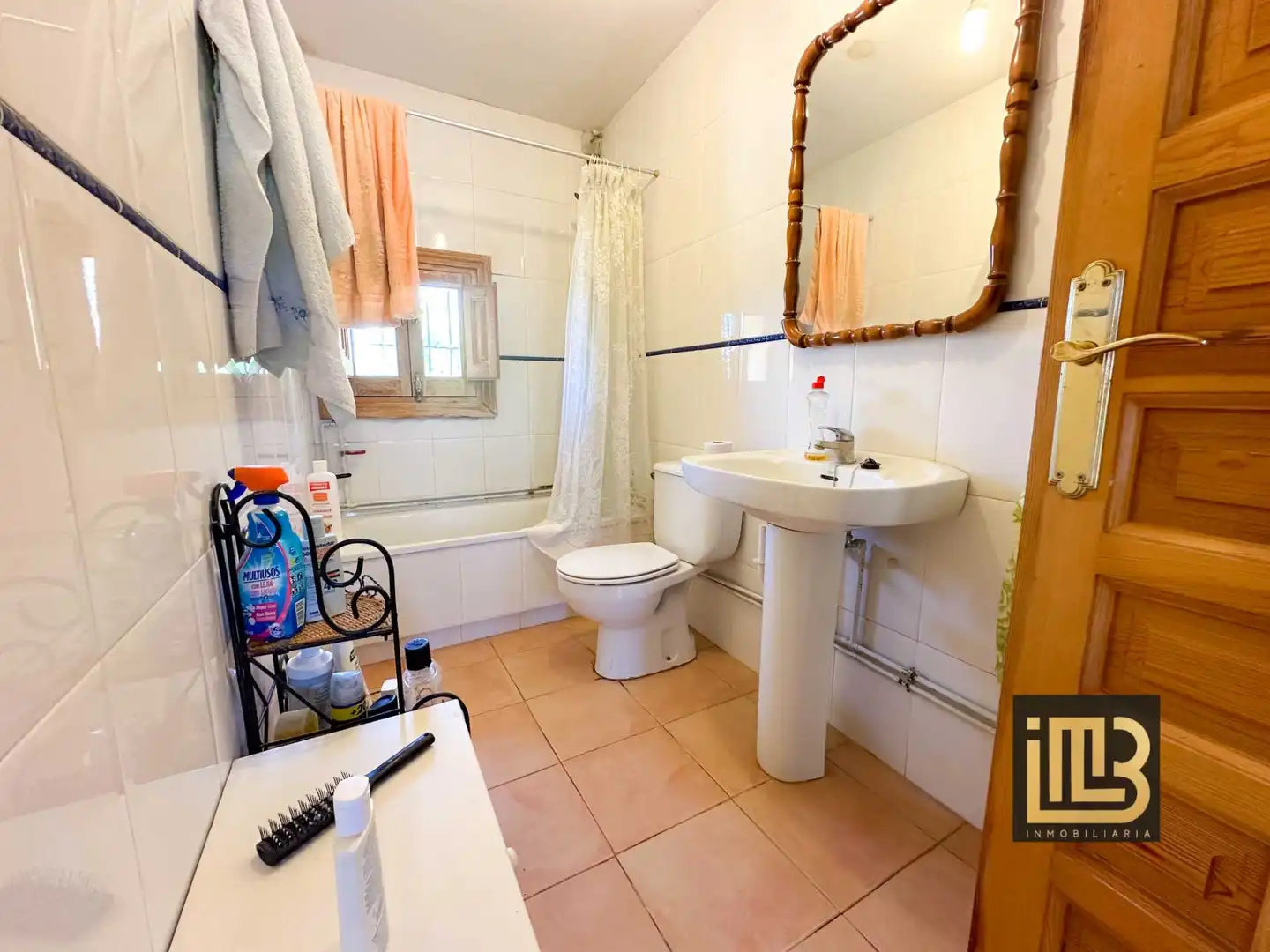 Baño de Piso en venta en Cabra del Santo Cristo con Terraza y Amueblado