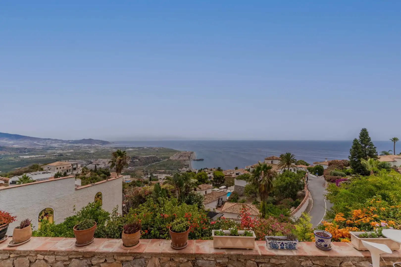 Vista exterior de Casa o xalet en venda en Salobreña amb Aire condicionat, Calefacció i Jardí privat