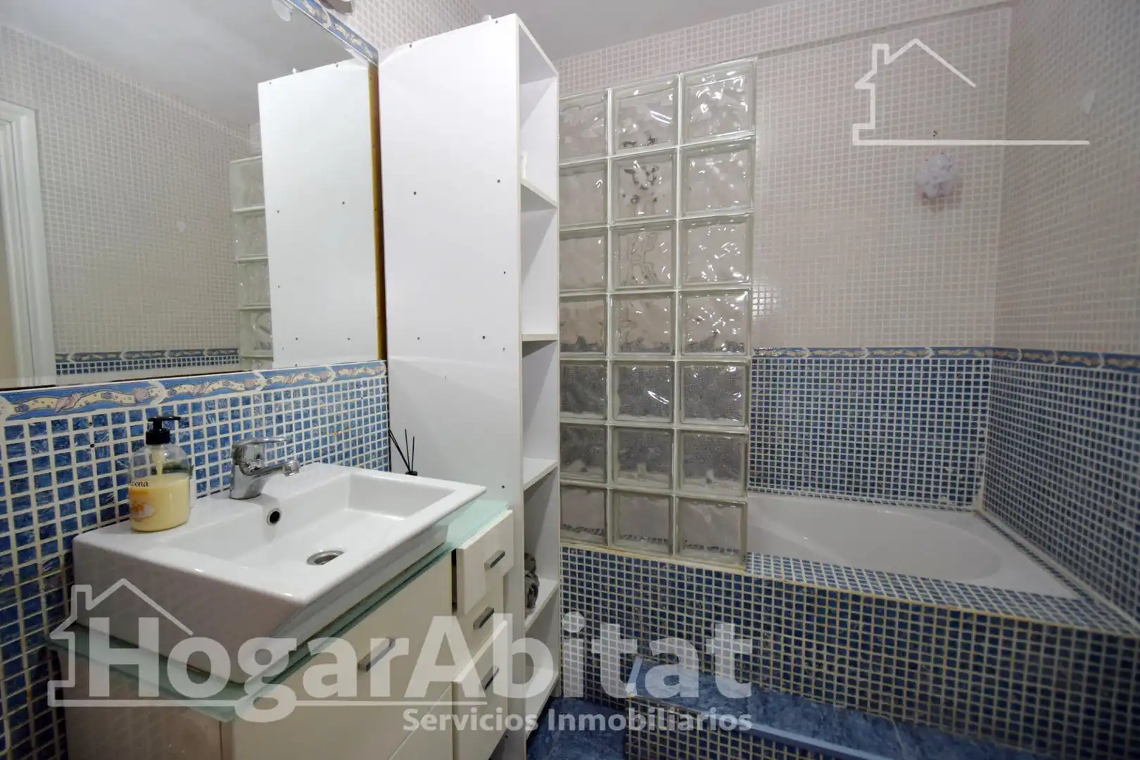 Baño de Ático en venta en Catarroja con Terraza, Trastero y Balcón