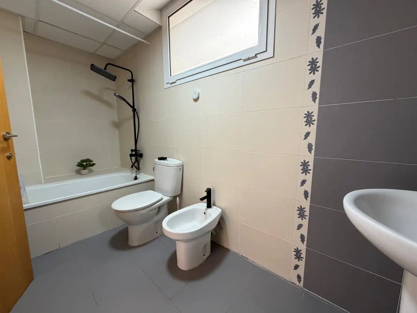 Baño de Piso en venta en Benaguasil con Aire acondicionado, Terraza y Trastero