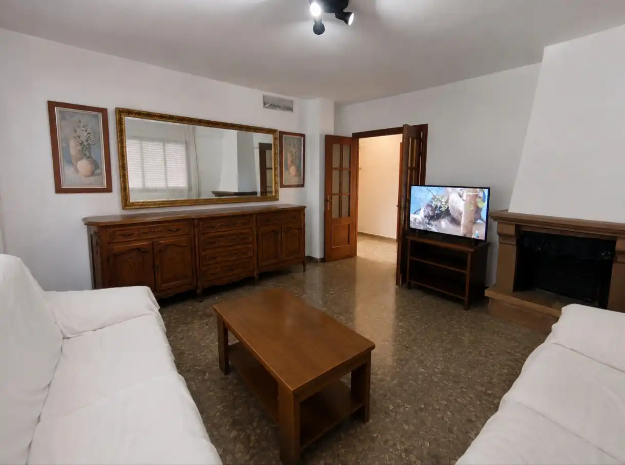Sala d'estar de Casa adosada en venda en Almería amb Aire condicionat, Terrassa i Moblat