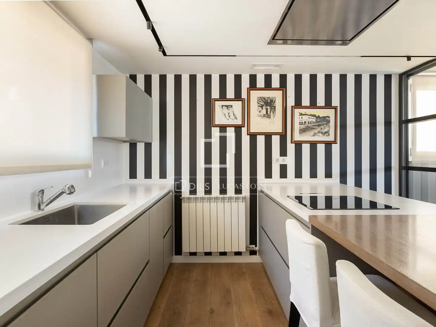 Küche von Wohnung zum Verkauf in Barcelona mit Klimaanlage und Terrasse