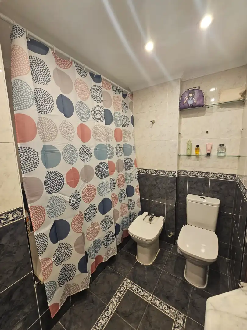 Baño de Piso de alquiler en Benalmádena con Terraza, Amueblado y Horno