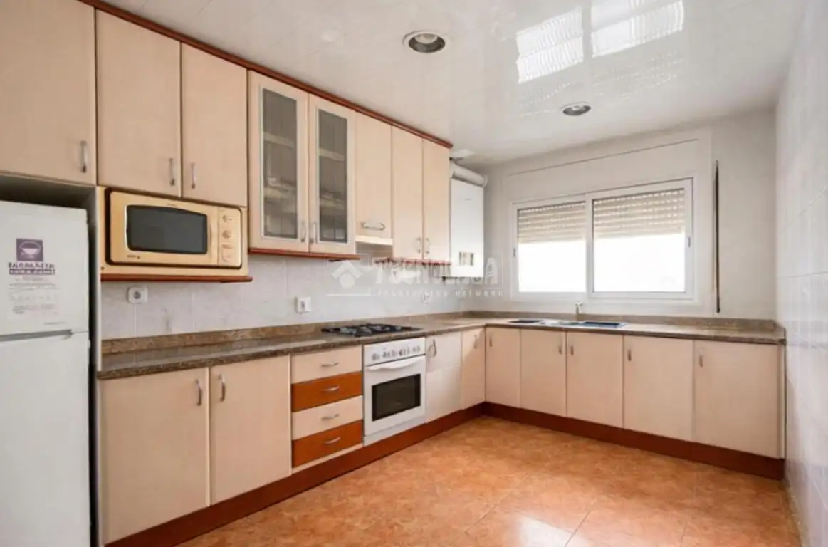 Cocina de Piso en venta en Barcelona con Terraza y Balcón