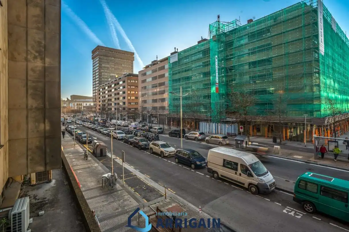 Vista exterior de Pis en venda en Donostia - San Sebastián  amb Calefacció, Terrassa i Traster