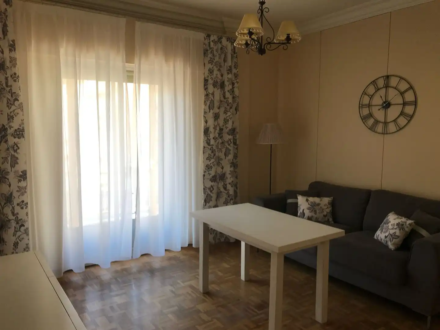 Living room of Flat for rent in Granada  with Terrace, Furnished and Microwave