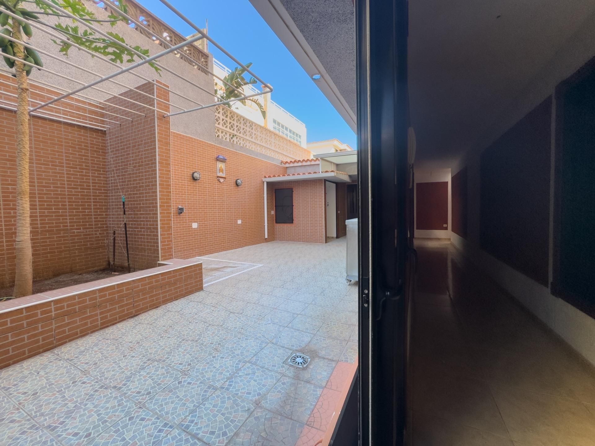 Vista exterior de Planta baixa en venda en Candelaria amb Jardí privat i Terrassa