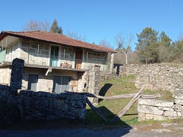 Casa amb jardí en venda a Piñor