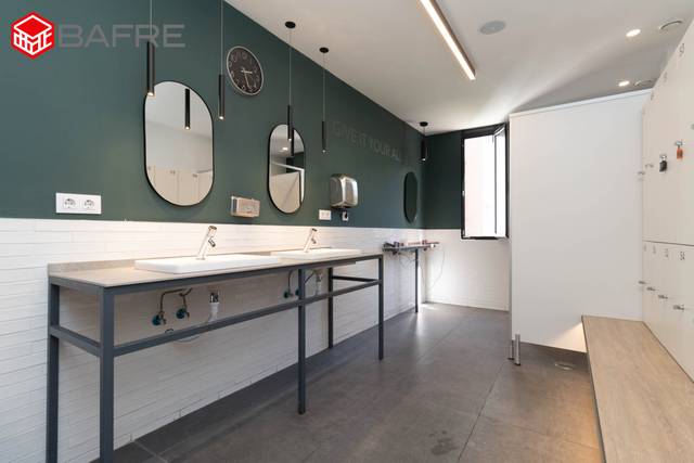 Local comercial en Venta en Calle de Ramón Gómez de la Serna en Peñagrande