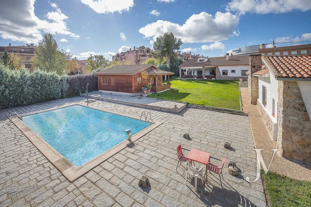 Garden of House or chalet for sale in  Madrid Capital  with Heating, Private garden and Terrace