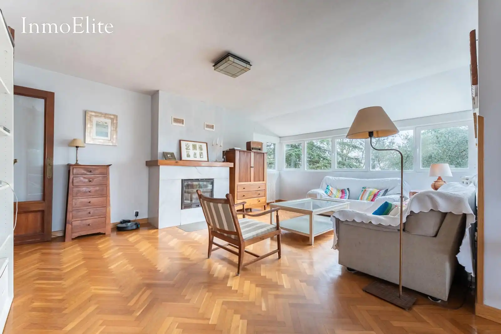 Sala d'estar de Casa o xalet en venda en Las Rozas de Madrid amb Aire condicionat, Calefacció i Jardí privat