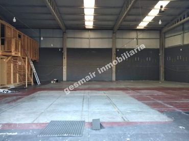 Industrial building to rent in Avenida Lugo