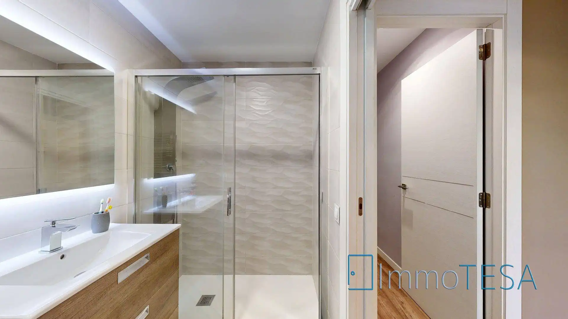 Bathroom of Flat for sale in Sabadell  with Air Conditioner, Heating and Parquet flooring