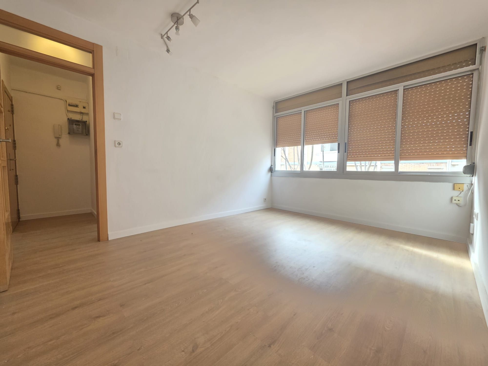 Sala d'estar de Pis en venda en Cornellà de Llobregat amb Calefacció