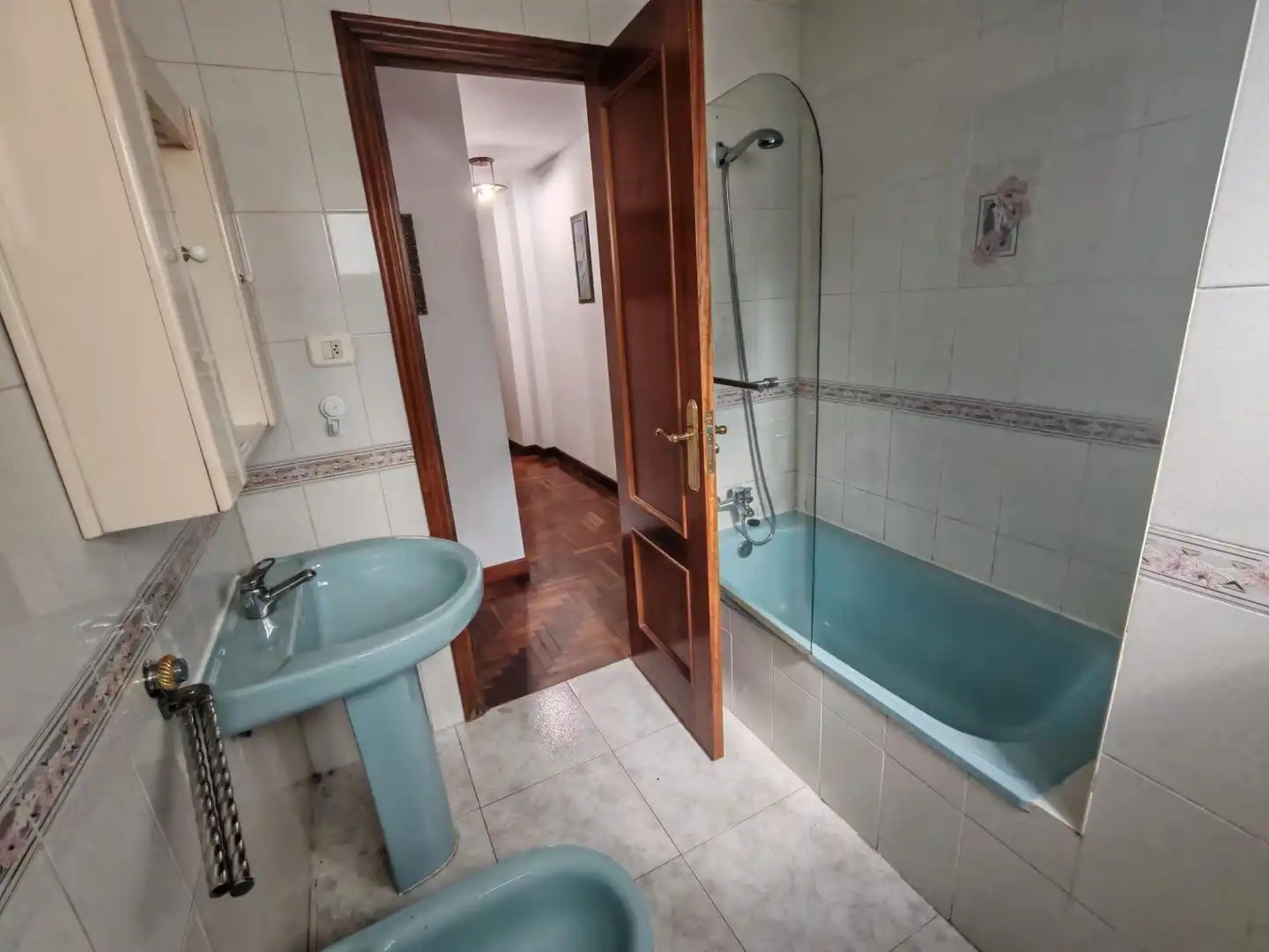 Baño de Piso en venta en Vigo  con Calefacción, Trastero y Balcón