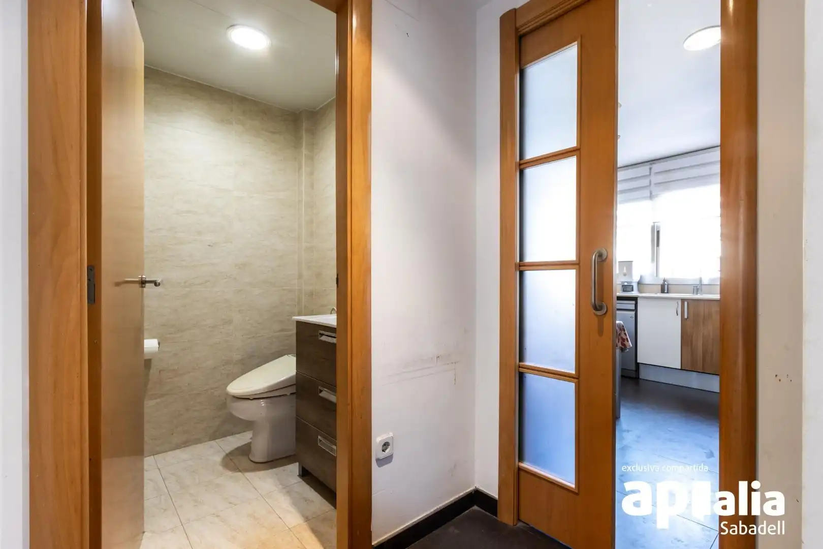 Bathroom of Houses for sale in Sabadell  with Air Conditioner, Heating and Parquet flooring