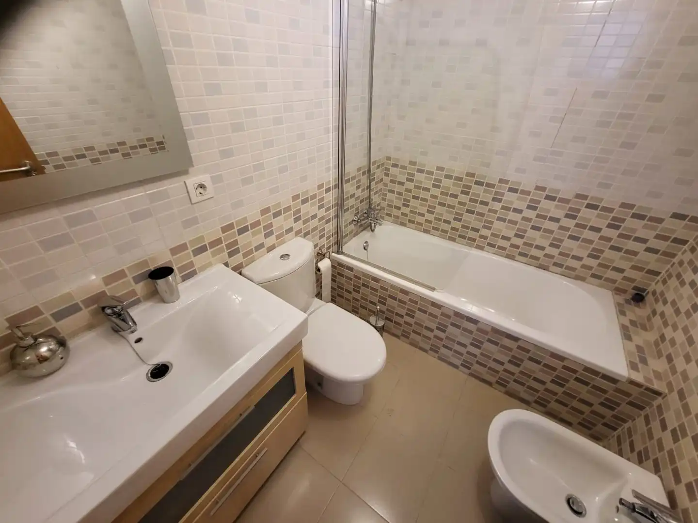 Bany de Pis de lloguer en Málaga amb Aire condicionat, Terrassa i Piscina