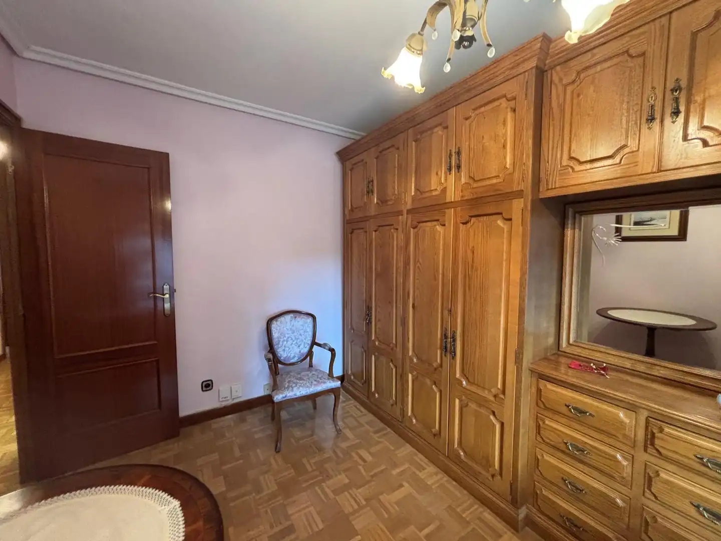 Habitación de Piso de alquiler en  Pamplona / Iruña con Calefacción, Parquet y Amueblado