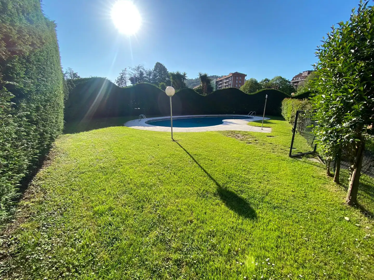 Piscina de Piso en venta en Castro-Urdiales con Calefacción, Jardín privado y Parquet