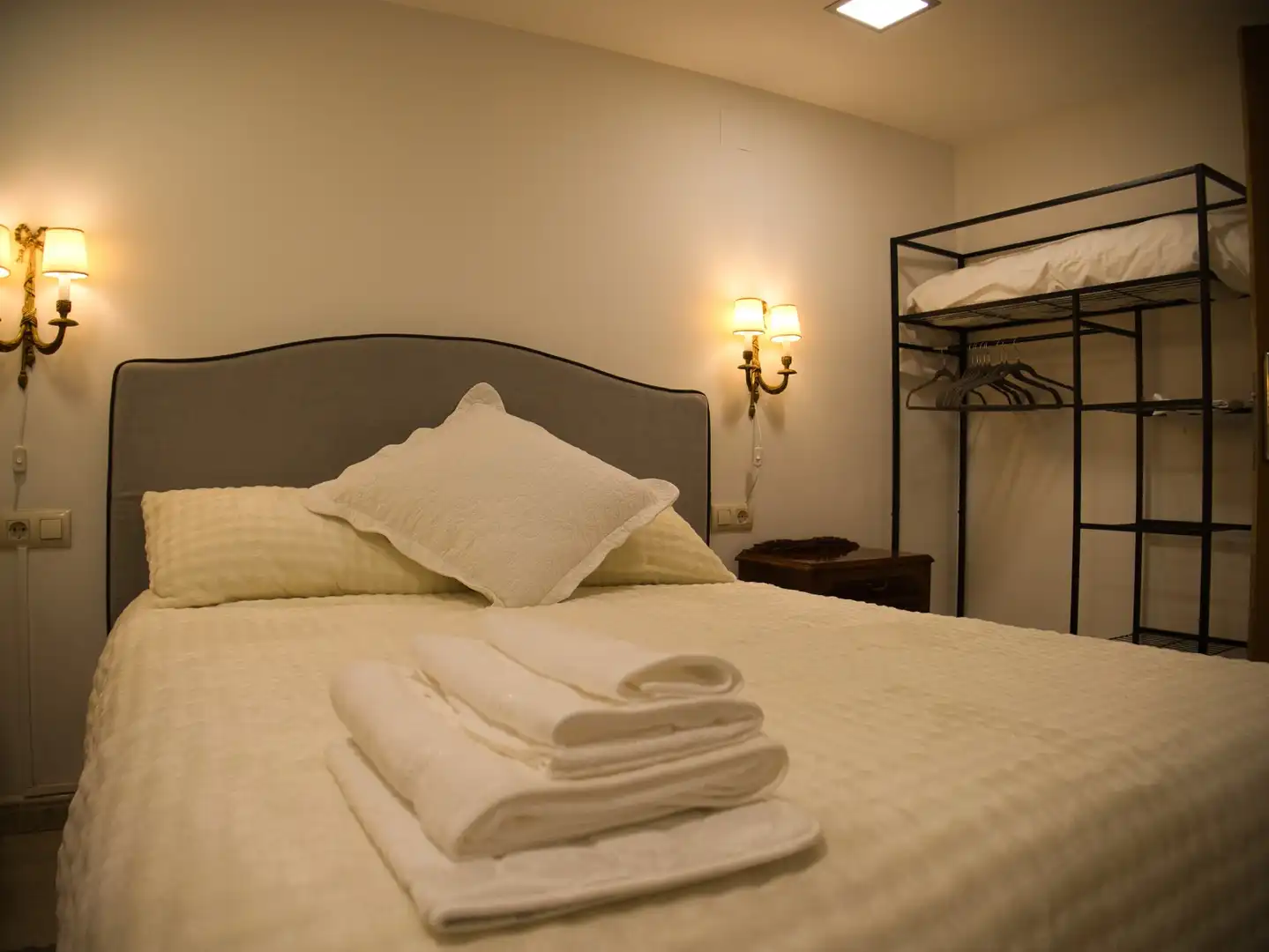 Bedroom of Flat for rent in  Zaragoza Capital  with Heating, Furnished and Oven