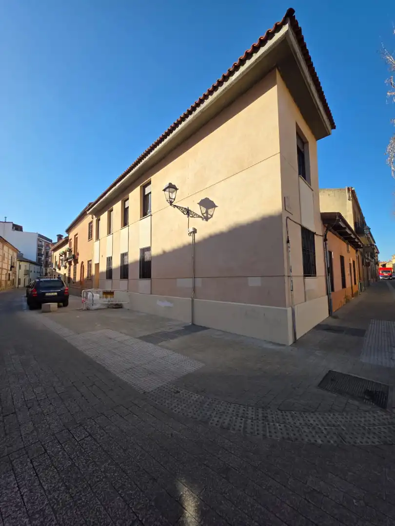 Vista exterior de Casa adosada en venda en Alcalá de Henares amb Moblat