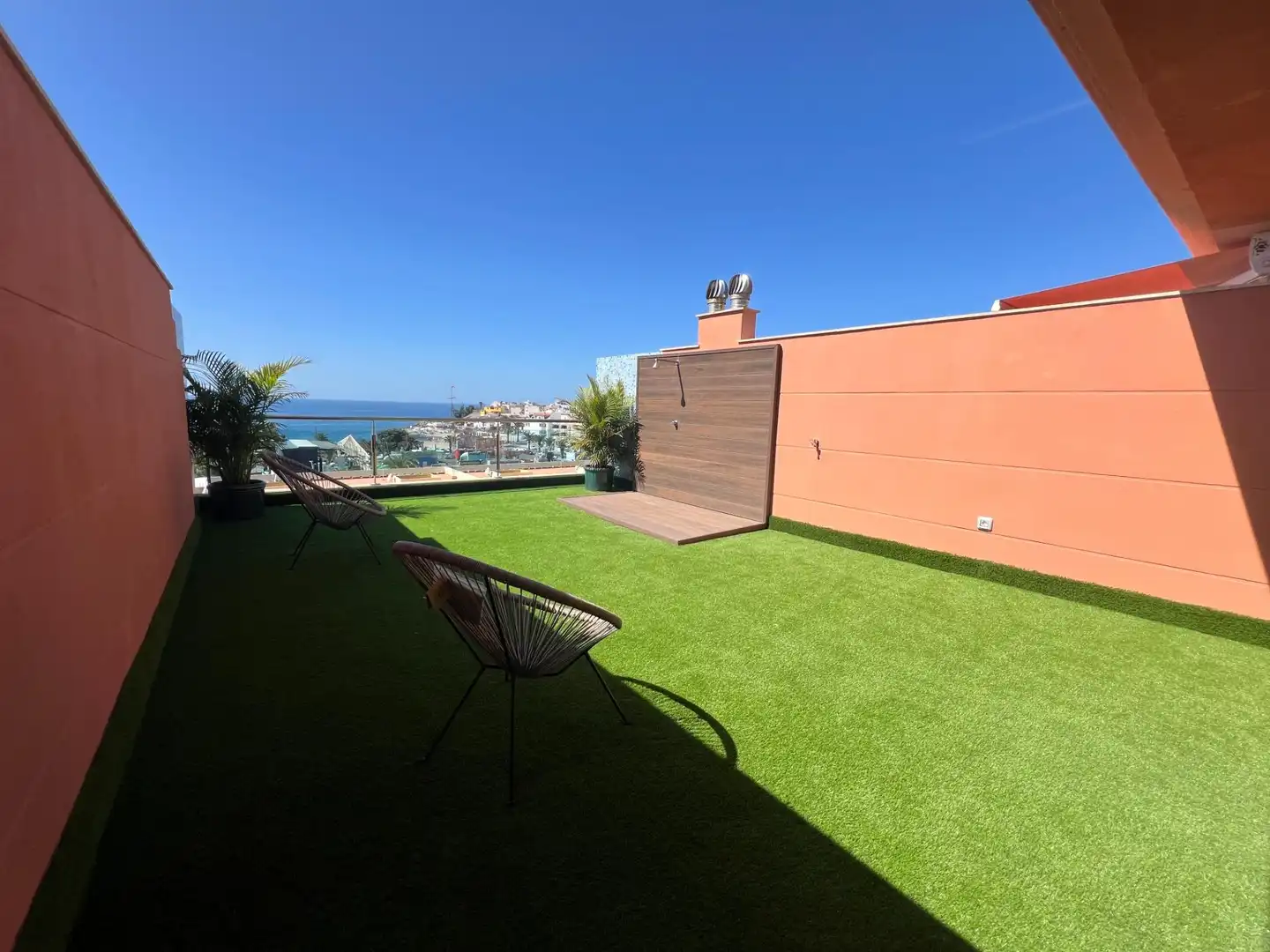 Terrasse von Wohnungen zum Verkauf in Mogán mit Klimaanlage, Privatgarten und Terrasse