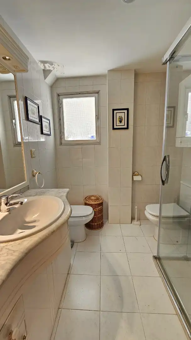 Bathroom of Flat for sale in Zaragoza  with Heating