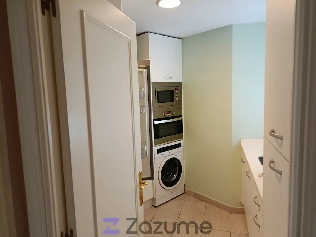 Cocina de Piso de alquiler en Sevilla con Aire acondicionado, Calefacción y Horno