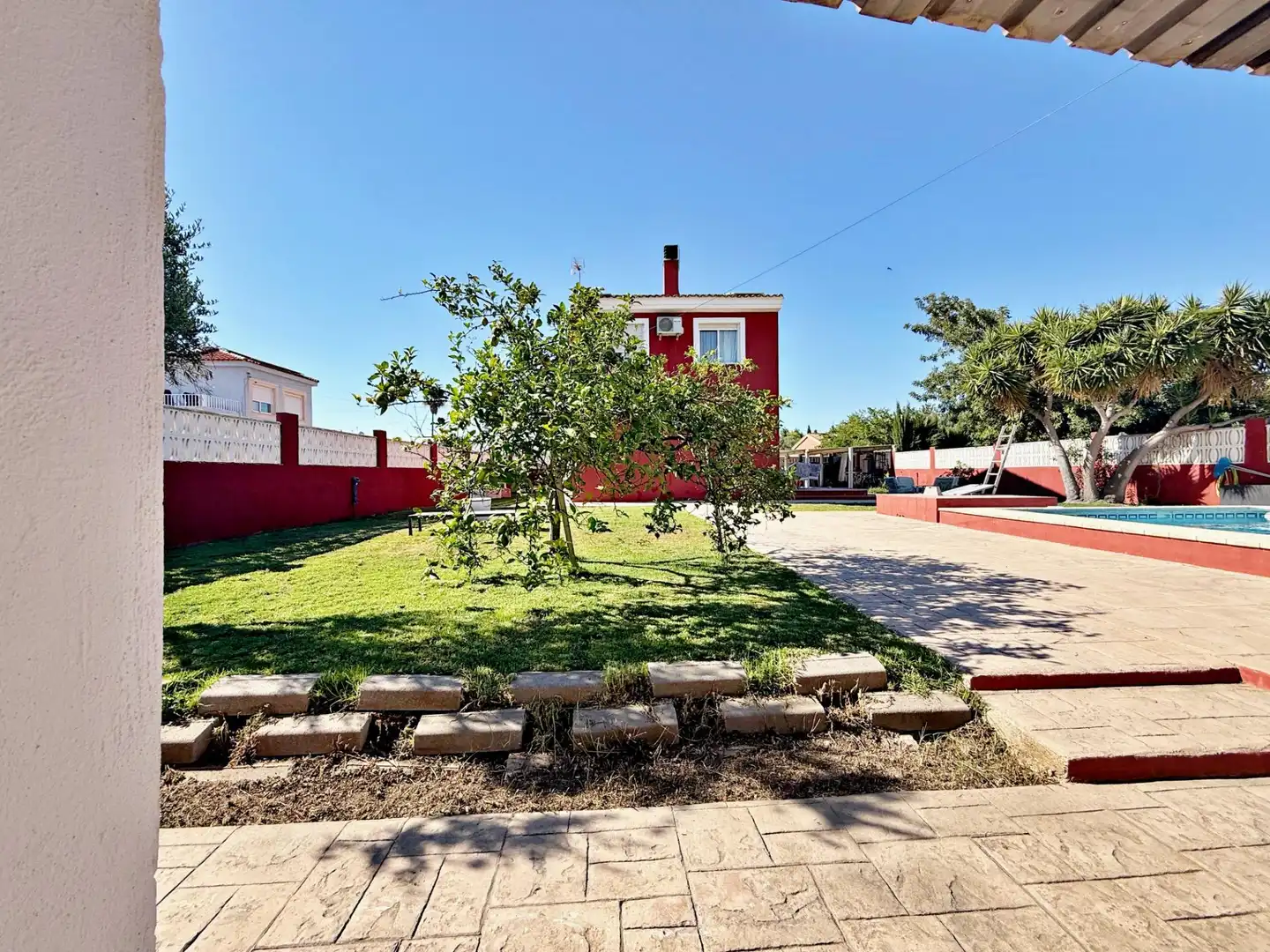 Vista exterior de Casa o xalet en venda en Llíria amb Aire condicionat, Calefacció i Jardí privat