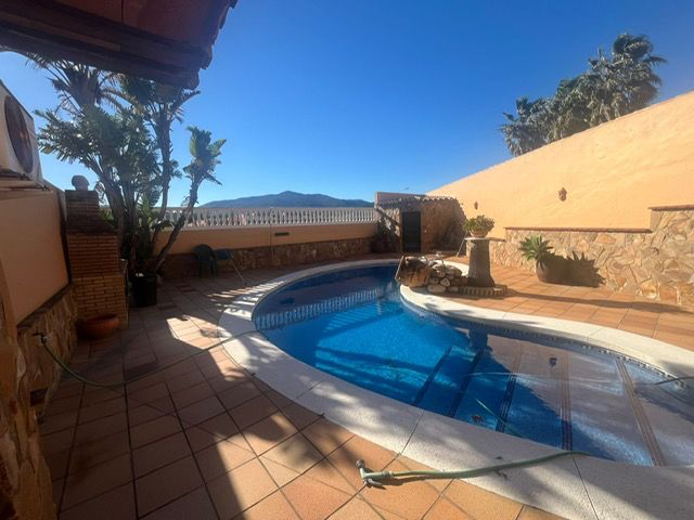 Swimming pool of Single-family semi-detached for sale in Algeciras  with Air Conditioner, Private garden and Terrace