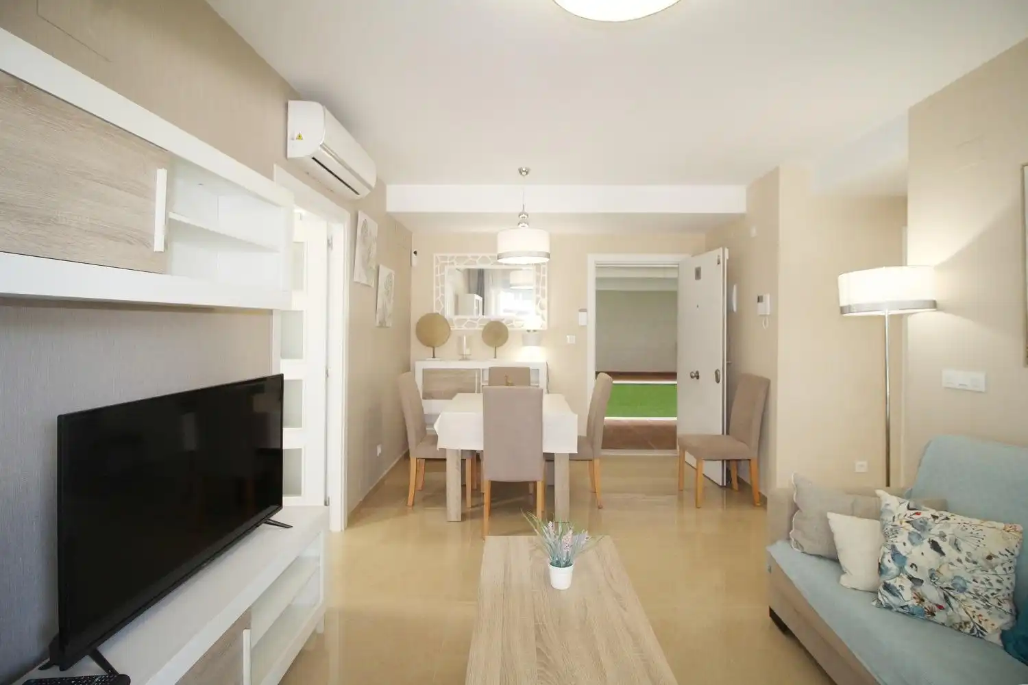 Wohnzimmer von Wohnung zum Verkauf in Oropesa del Mar / Orpesa mit Klimaanlage, Privatgarten und Terrasse