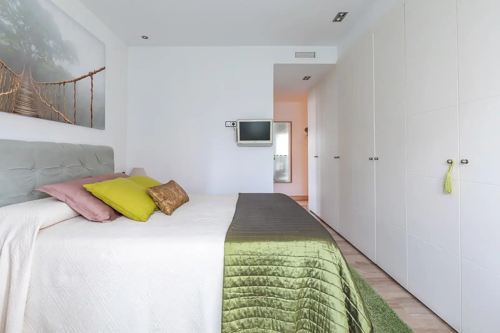 Bedroom of Flat for rent in Madrid  with Air Conditioner, Private garden and Swimming Pool