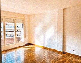 Dormitori de Pis en venda en Girona Capital amb Aire condicionat, Calefacció i Parquet