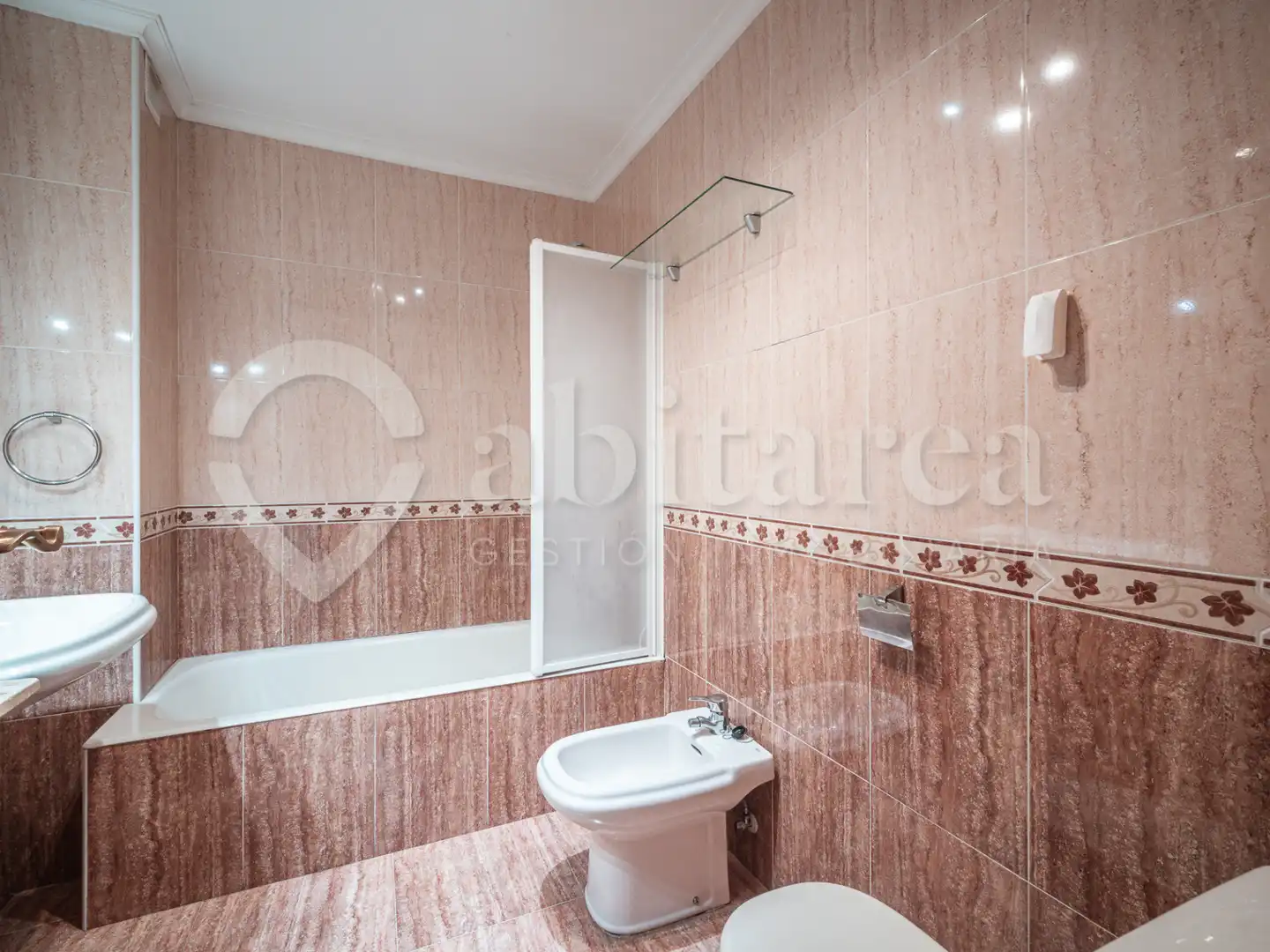 Baño de Piso en venta en El Astillero   con Calefacción, Parquet y Trastero