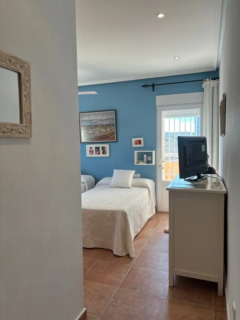Schlafzimmer von Erdgeschoss zum Verkauf in La Manga del Mar Menor mit Klimaanlage, Privatgarten und Schwimmbad