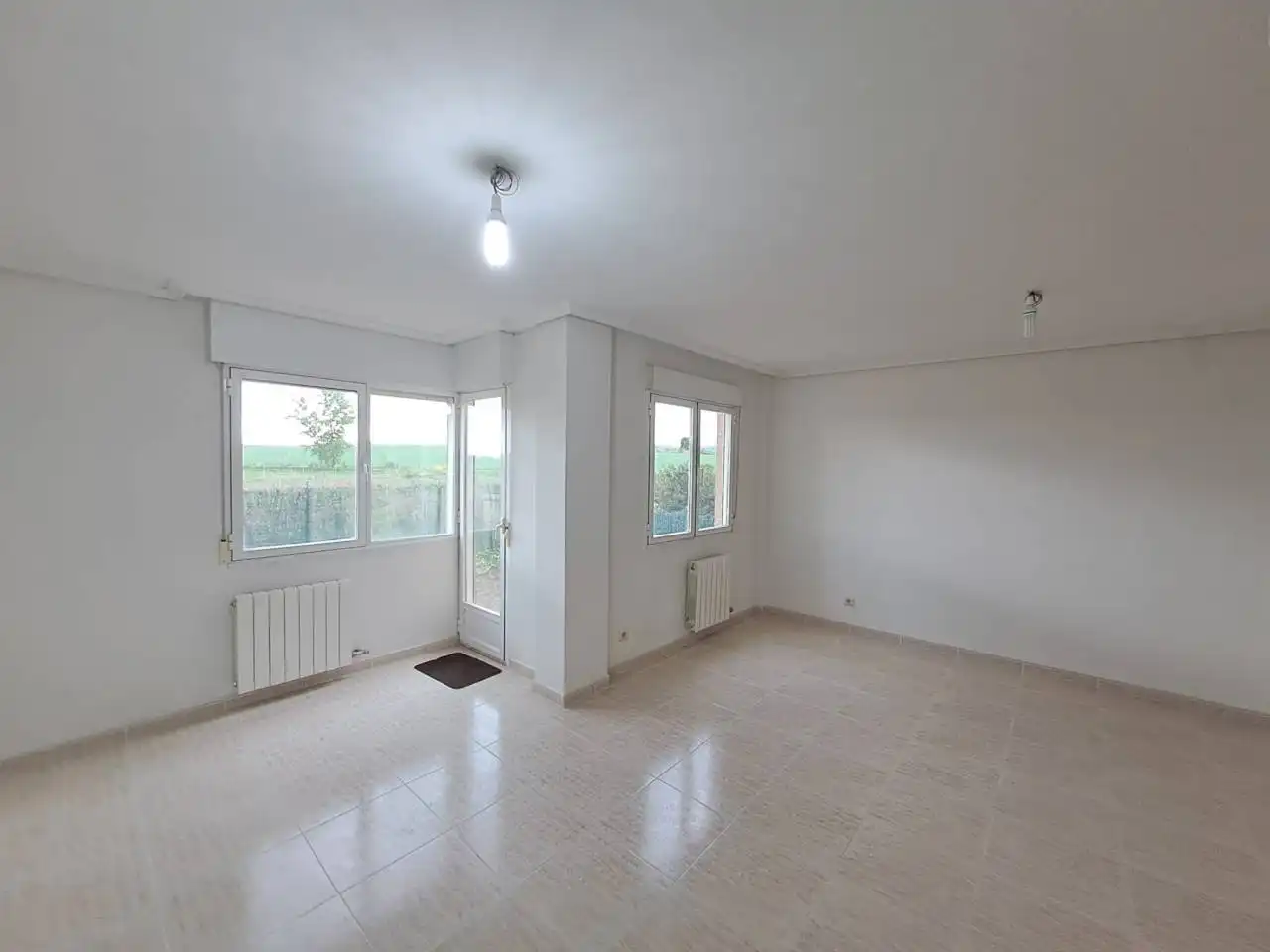 Sala d'estar de Casa adosada en venda en Merindad de Río Ubierna amb Calefacció, Jardí privat i Terrassa