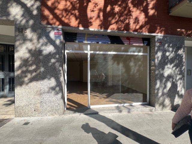 Local comercial en Alquiler en rogent en El Camp de l'Arpa del Clot