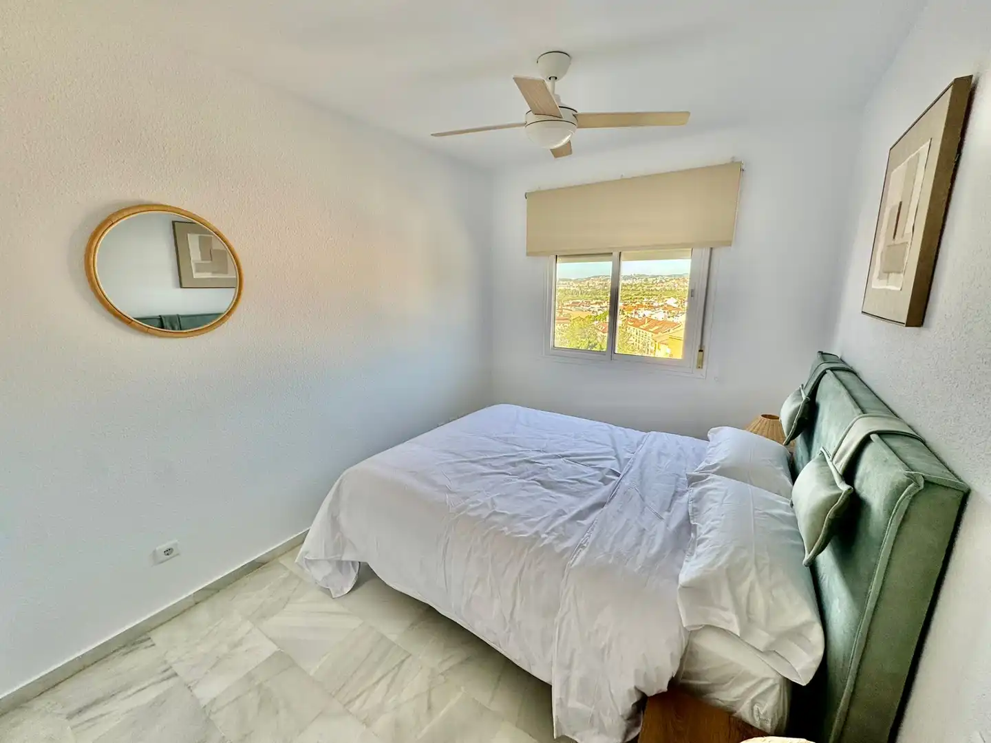 Habitación de Apartamento en venta en Fuengirola con Aire acondicionado, Terraza y Amueblado