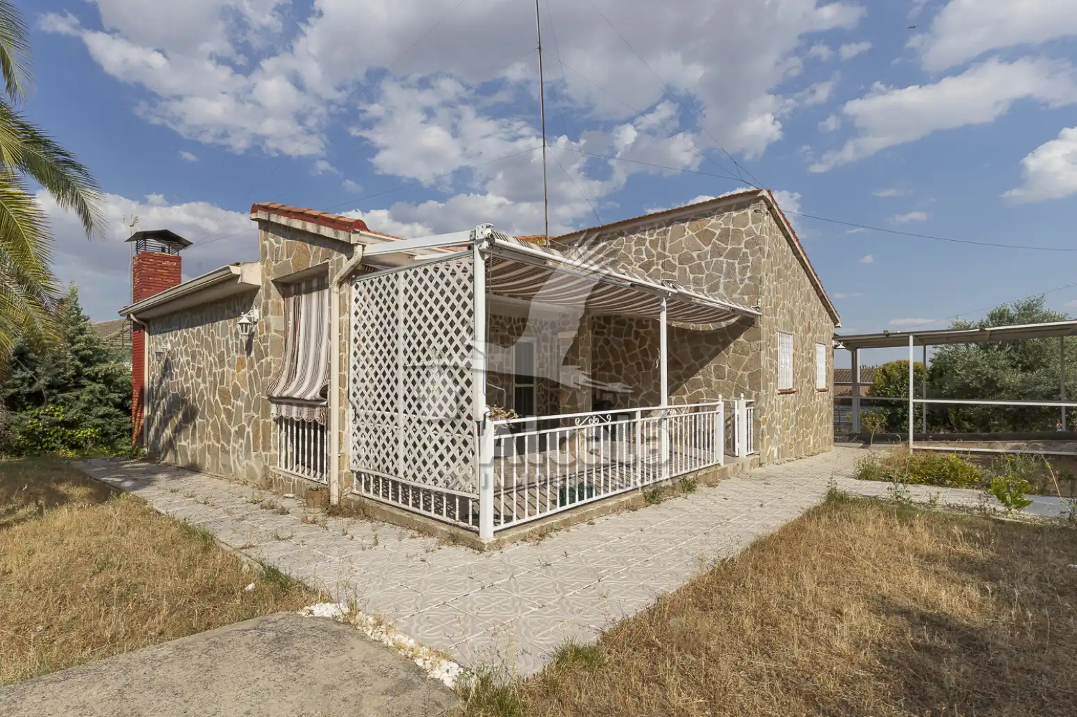 Vista exterior de Casa o xalet en venda en Torrejón del Rey amb Aire condicionat, Calefacció i Piscina