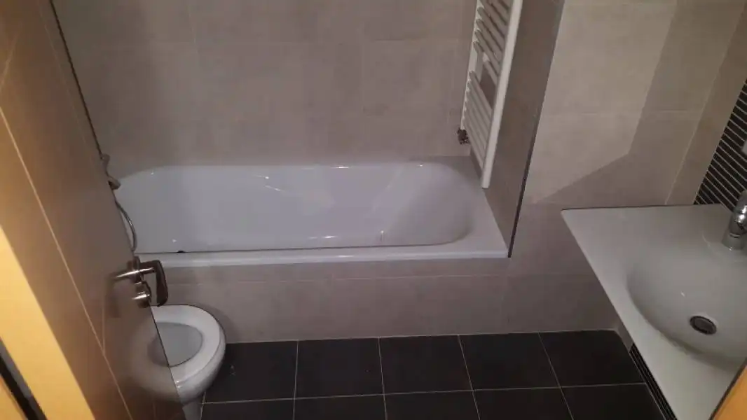 Badezimmer von Wohnung zur Miete in Valladolid mit Heizung, Privatgarten und Terrasse