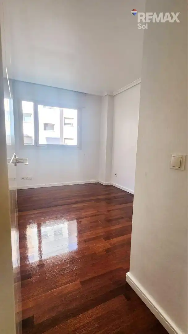 Schlafzimmer von Wohnung zum Verkauf in Madrid mit Privatgarten, Parkett und Gemeinschaftspool