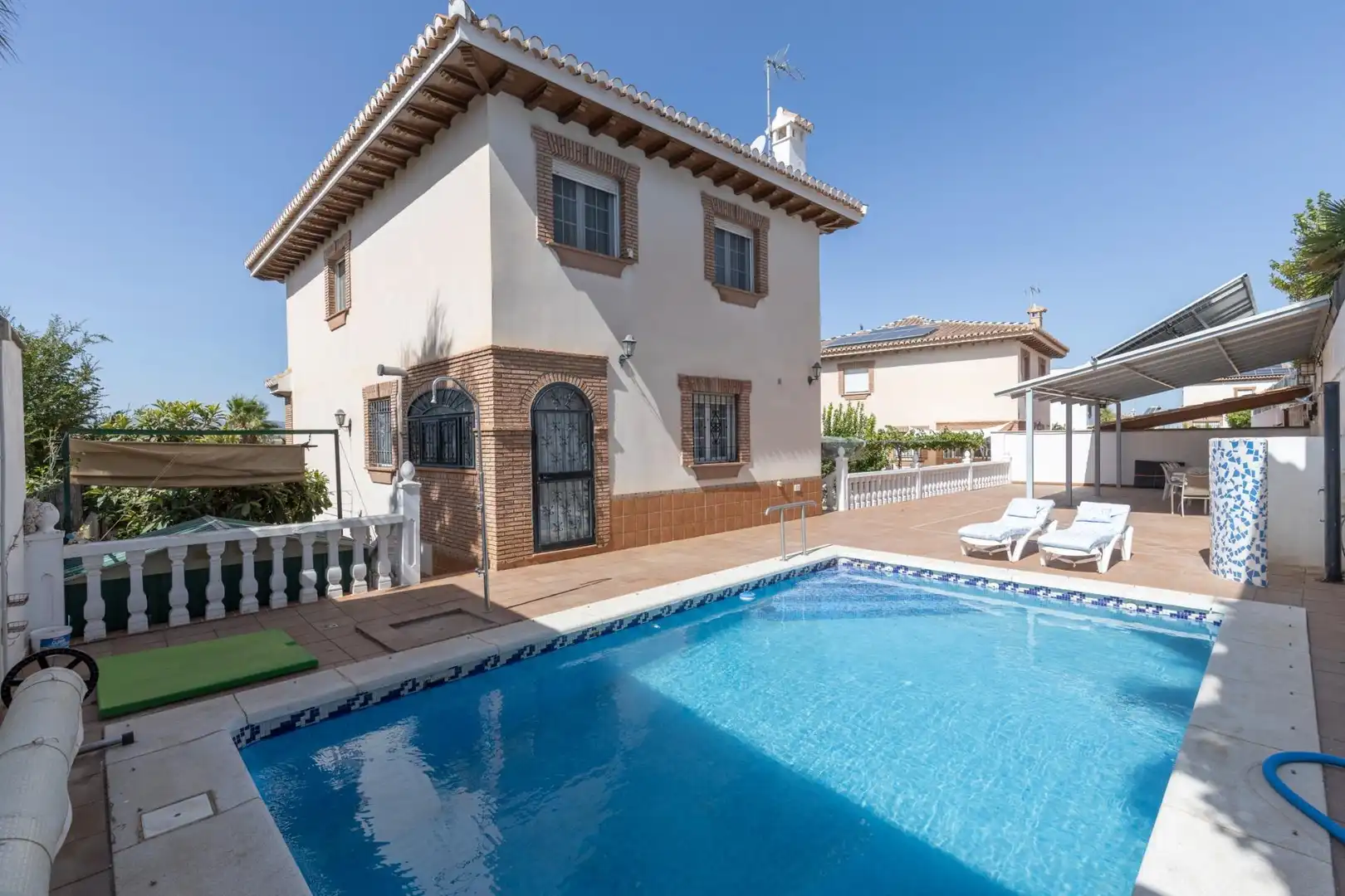 Chalet con terraza en venta en UNIS, imagen 2